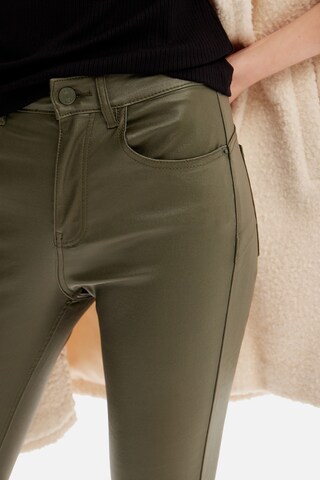 Desigual Slimfit Spodnie w kolorze zielony