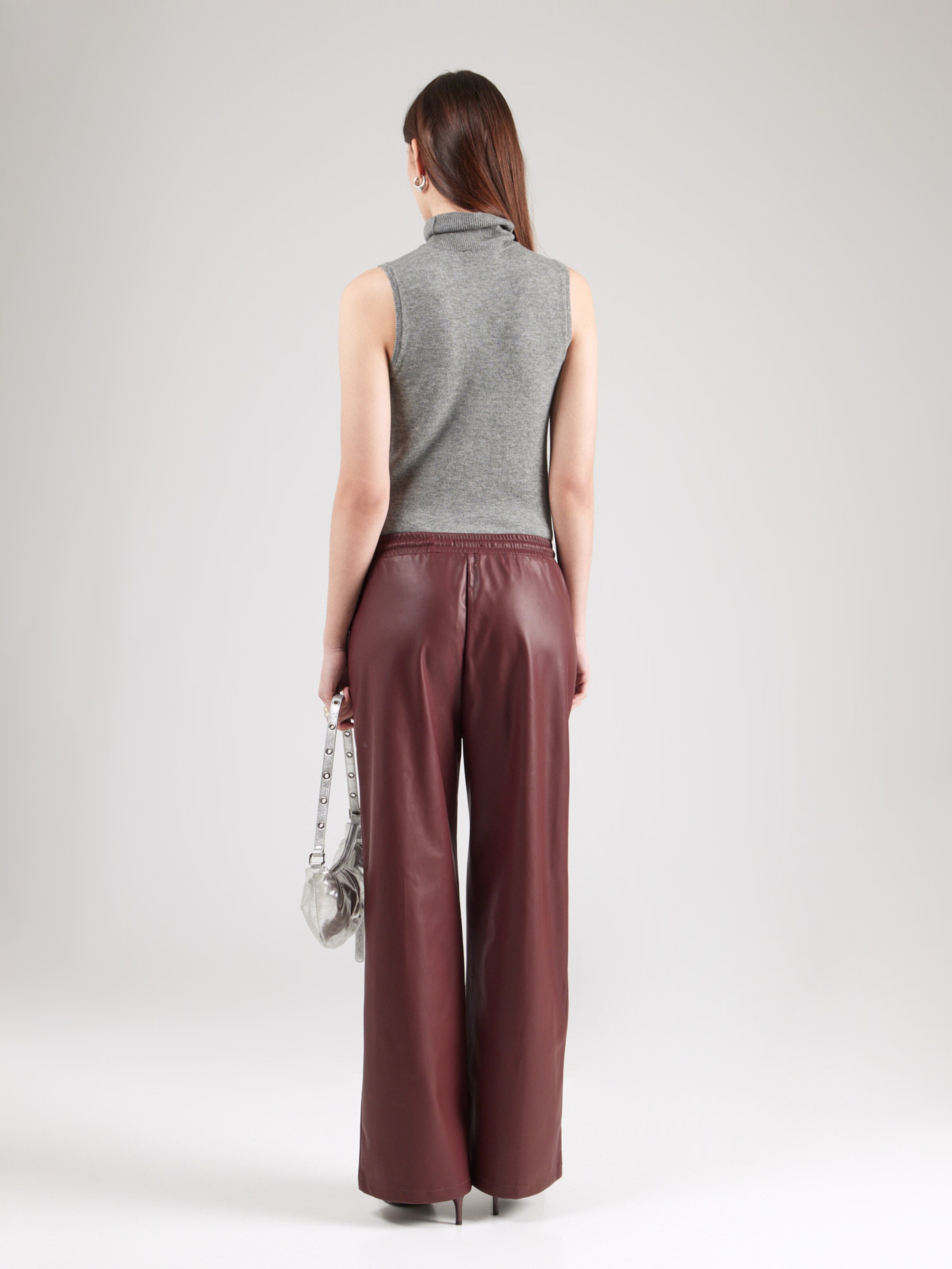 TOPSHOP Regular Pleated Pants in Burgundy | ABOUT YOU