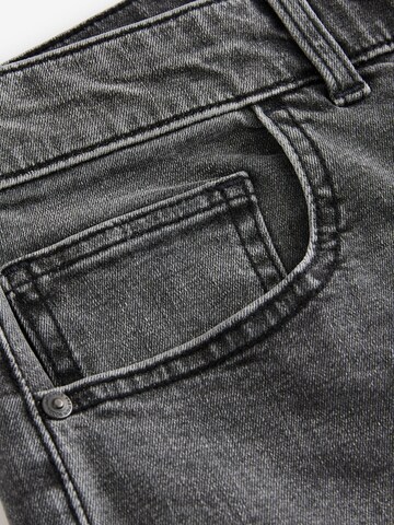 Loosefit Jeans di Next in grigio