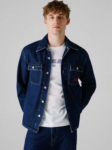 Red Bull Racing x Pepe Jeans Regular fit Button Up Shirt in Blue: front