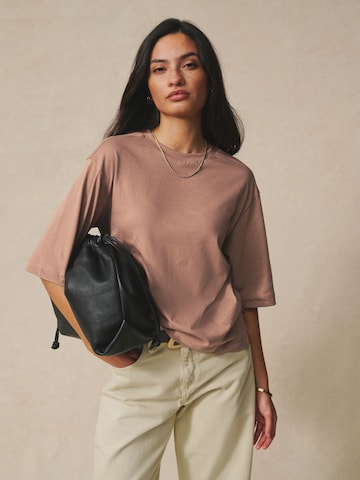 T-shirt Next en marron : devant