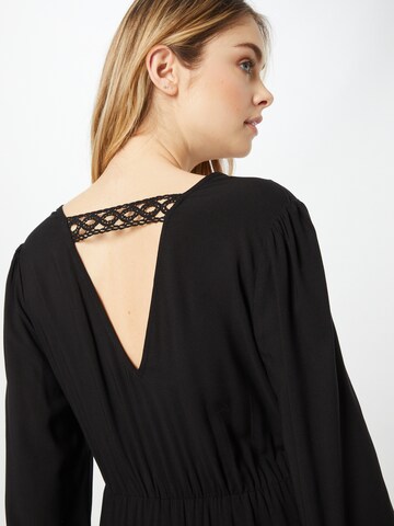 Rochie de la VILA pe negru