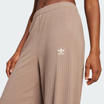 ADIDAS ORIGINALS Wide leg Broek 'Essentials' in Bruin