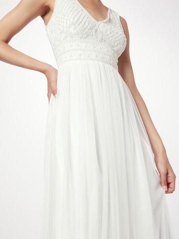 LACE & BEADS Βραδινό φόρεμα 'Kreshma' σε λευκό
