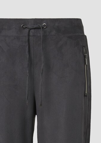 s.Oliver Tapered Pants in Grey