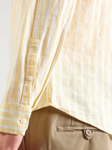 Slim fit Camicia di Lindbergh in giallo