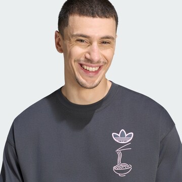 ADIDAS ORIGINALS - Camiseta 'Soba Cat' en gris