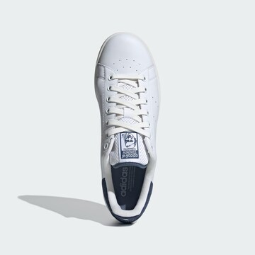 Baskets basses ADIDAS ORIGINALS en blanc