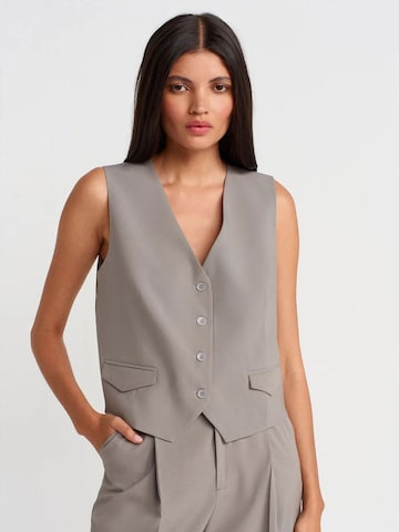 Dilvin Vest in Grey: front