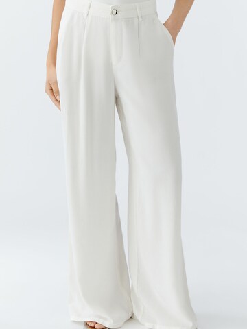 OUI Loose fit Pleat-Front Pants in White: front