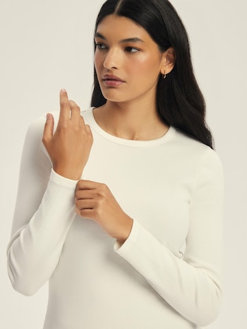 Maglietta 'Figurbetontes Ripp-Langarmshirt aus Viskosemix, Jody 2' di ESOTIQ in beige