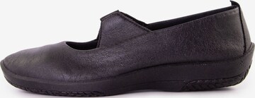 Arcopedico Classic Flats in Black