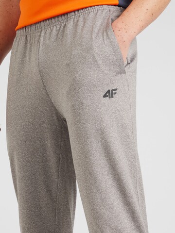 Effilé Pantalon de sport 4F en gris