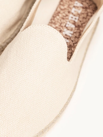 Alhamas Espadrilles 'Alpargata Plana' in Beige