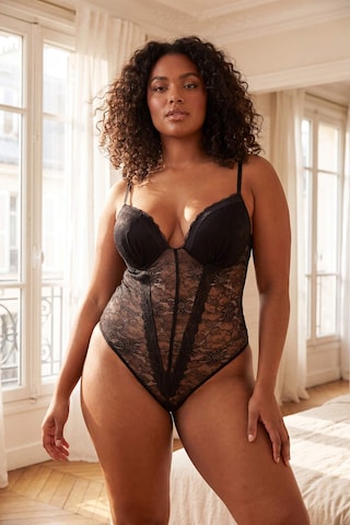 Trendyol Curve - Body en negro: frente