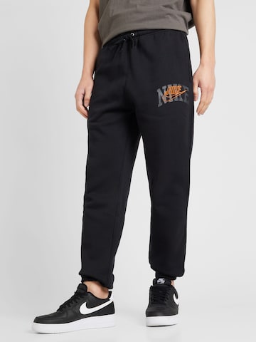 Effilé Pantalon 'CLUB BB CF' Nike Sportswear en noir : devant