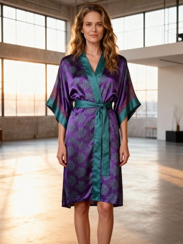 Shop Karey Kimono 'Emerald Bloom'‌‌‌‌‌‌‌‌ in Lila