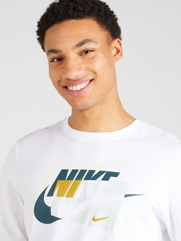 T-Shirt 'CONNECT' Nike Sportswear en blanc