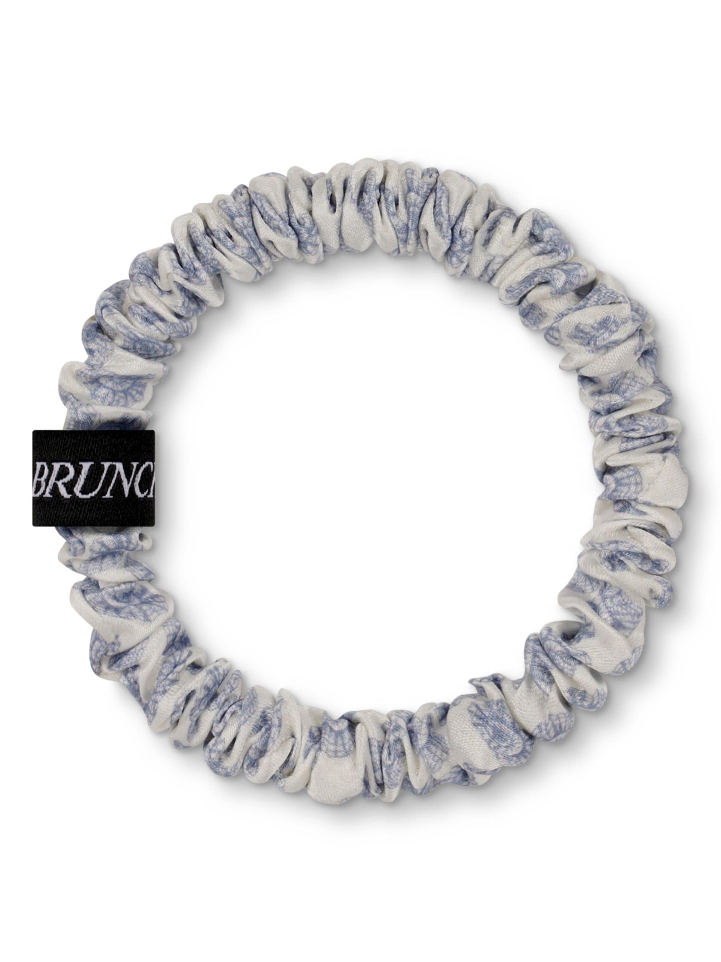 BRUNCHIES® Hair jewelry 'BRUNCHIES® "Shell" Seiden Scrunchie für gesunde Haare und Armband am Handgelenk in Blau und Off-White' in Blue: front