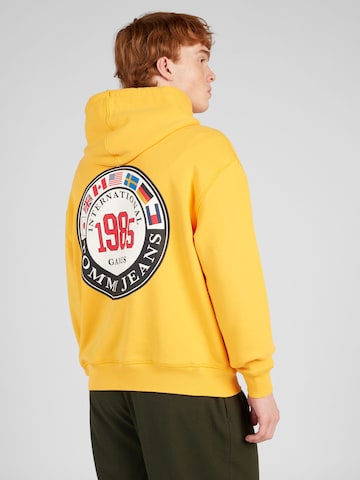 Tommy Jeans Sweatshirt 'ARCHIVE GAMES' in Gelb