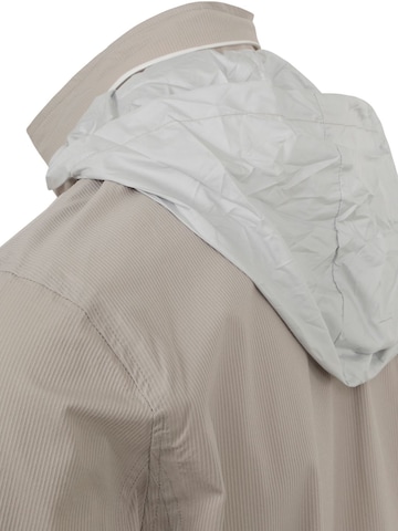 Suitable Winter coat in White
