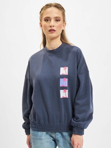 Sweat-shirt Just Rhyse en bleu : devant