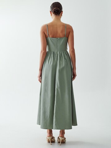 The Fated Dress 'TAYLOR' in Green: back