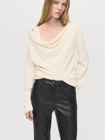 MANGO Flared Byxa 'Connie' i svart