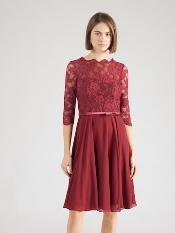 Rochie de seară de la mascara pe roșu: față