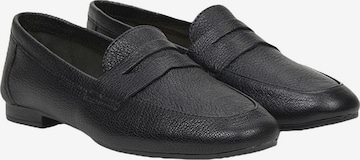 Desa Classic Flats 'Slipper' in Black: front