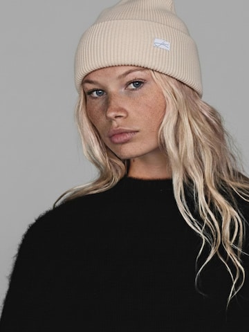 Lou-i Beanie in White: front