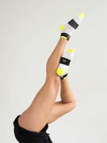 INCYLENCE Athletic Socks 'STAGES' in Yellow