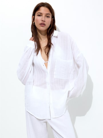 Pull&Bear Blouse in White: front