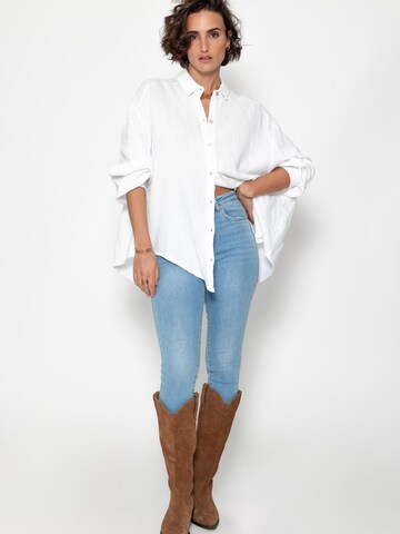 SASSYCLASSY Bluse 'kürzere Variante' in Weiß