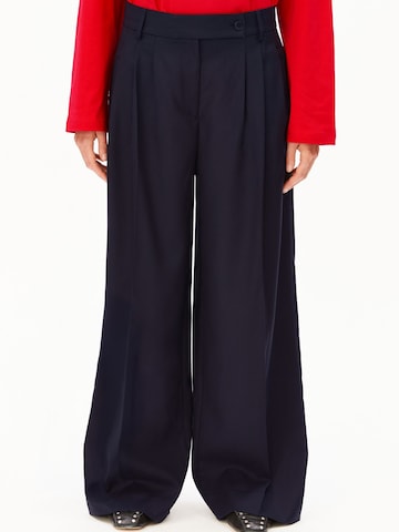 ARMEDANGELS Wide leg Trousers in Blue: front
