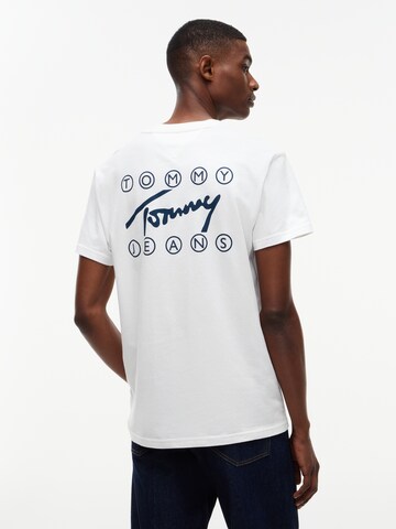 T-Shirt Tommy Jeans en blanc : devant