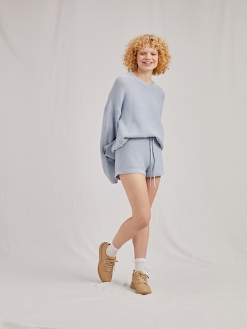 regular Pantaloni 'Elena' di A LOT LESS in blu: frontale