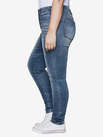 SHEEGO Skinny Jeans in Blau