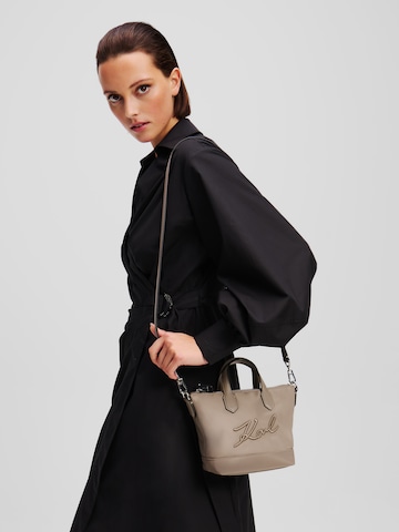 Poche ventrale ' SIGNATURE SMALL ' Karl Lagerfeld en gris : devant