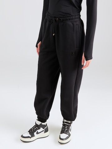 Jordan Tapered Broek in Zwart: voorkant