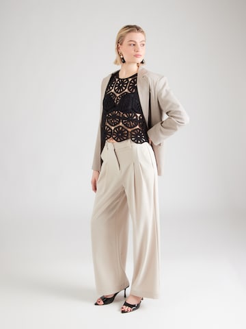 Top brodat 'JDYVIC' de la JDY pe negru