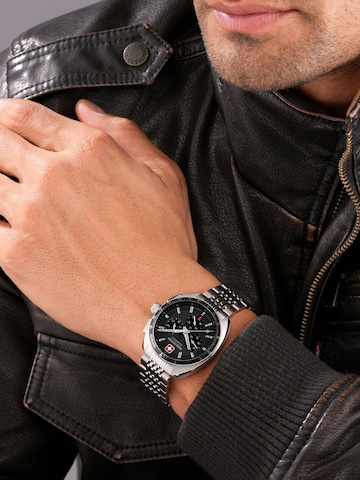 SWISS MILITARY HANOWA Analoog horloge 'Defender' in Zilver: voorkant