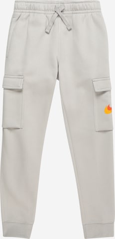 Tapered Pantaloni de la Nike Sportswear pe gri: față