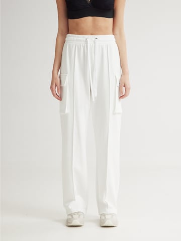 Loosefit Pantaloni cargo 'Flow' di 4TAILORS in beige: frontale