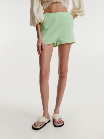 regular Pantaloni 'Doris ' di EDITED in verde: frontale