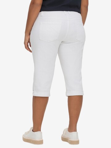 Coupe slim Jean SHEEGO en blanc