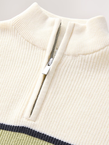 Next Sweater in Mixed colors