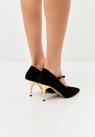 CESARE GASPARI Pumps in Black