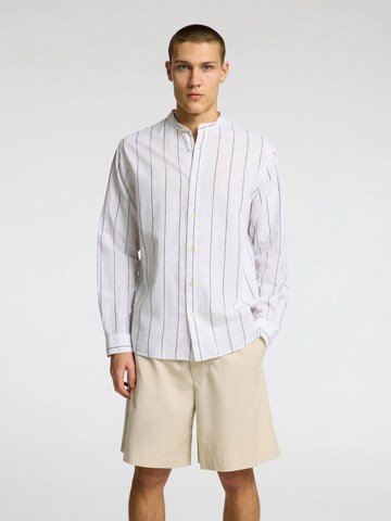 SELECTED HOMME Regular fit Button Up Shirt in White: front