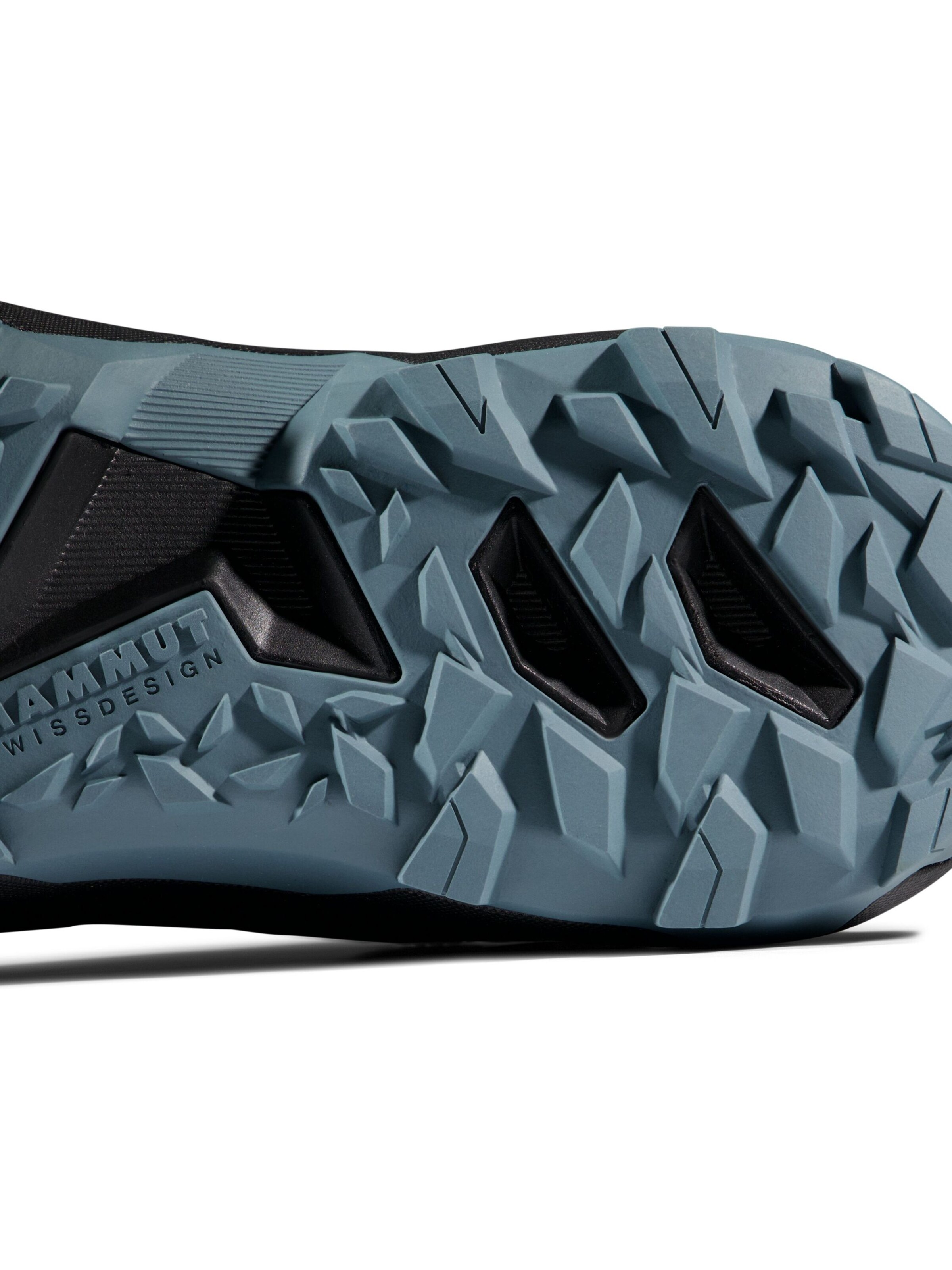 MAMMUT Flats in Black